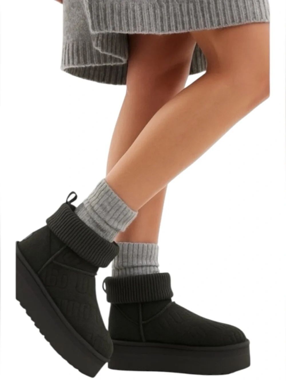 UGG NEW Classic Mini Platform Felted Black Sheepskin 
Boots, Black, size 12, NWO